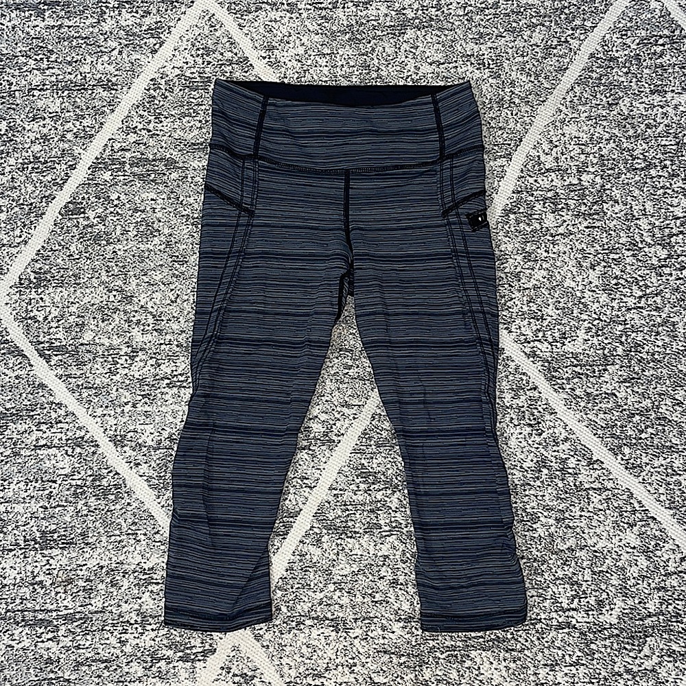 Lululemon knee length leggings; size 4